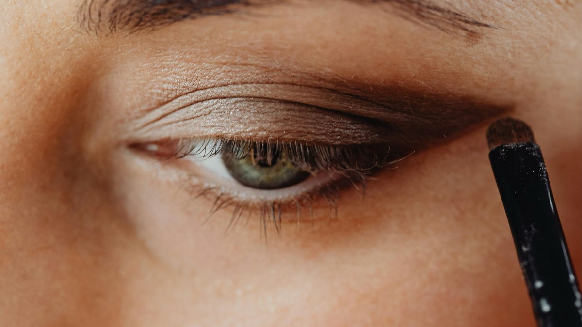 5 Eyeshadow Shades Perfect For Blue Eyes