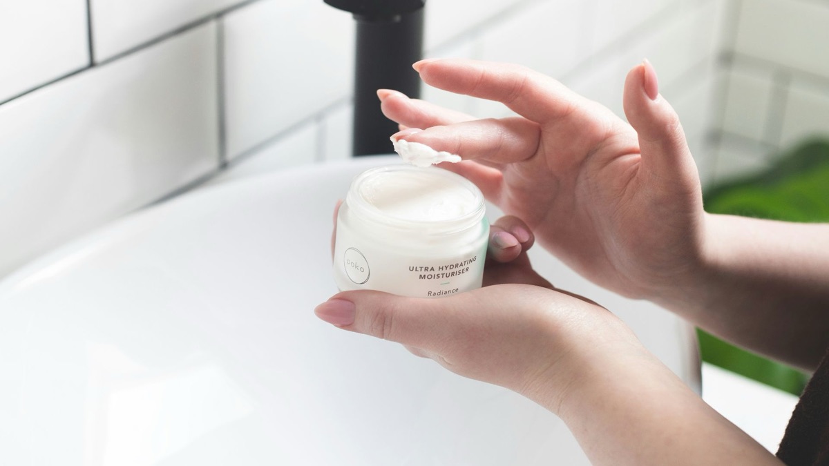 5 Reasons To Moisturize Before You Go To Sleep