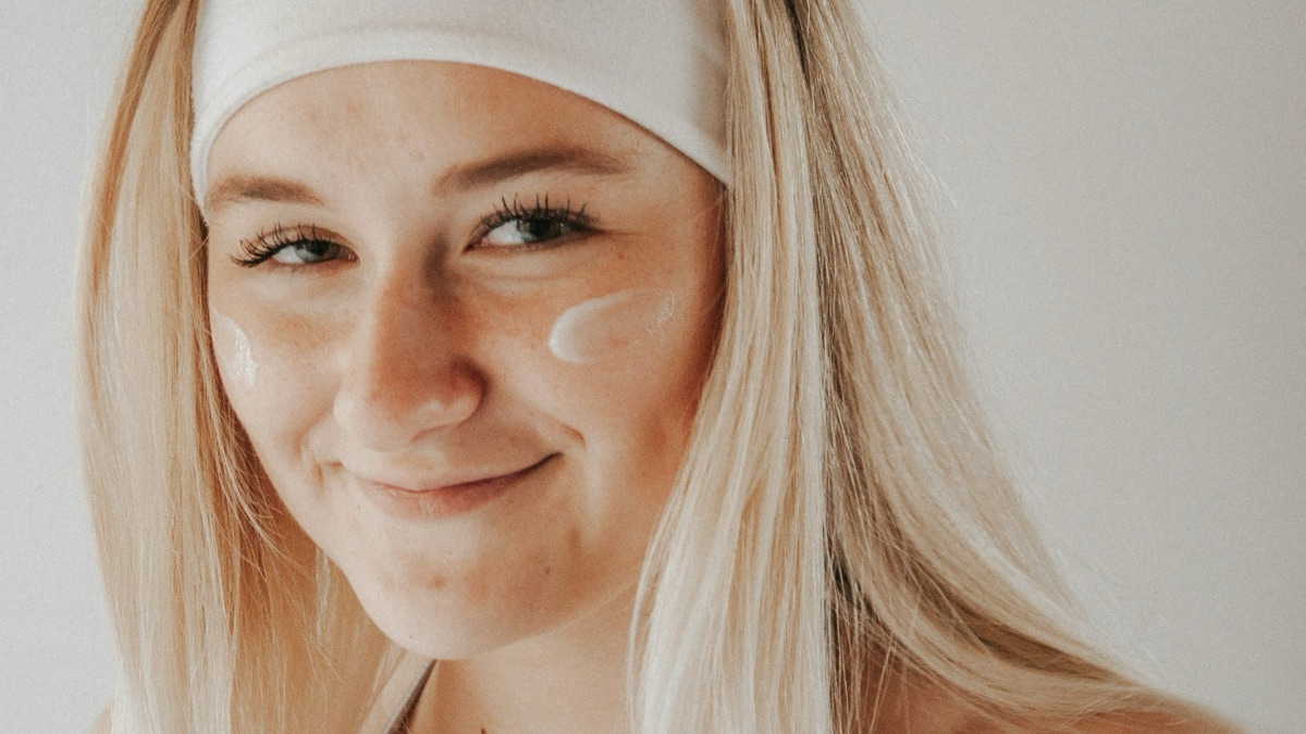 5 Reasons To Moisturize Before You Go To Sleep
