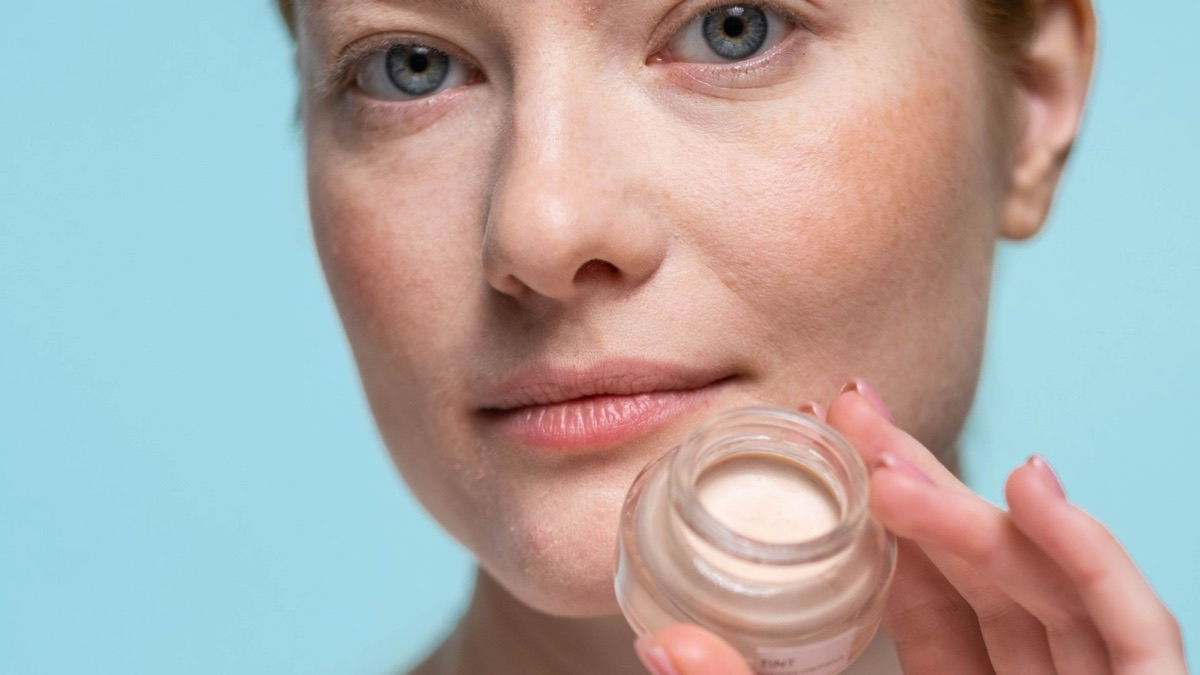 5 Reasons To Pick A Tinted Moisturizer Over Foundation